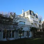 Ananda Huo Paris