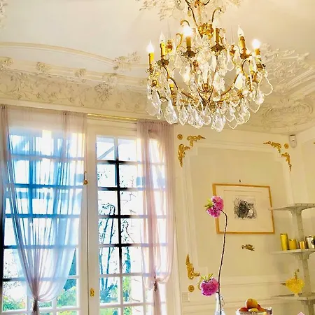Ananda Huo * Saint-Cloud