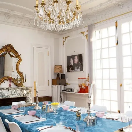 Ananda Huo Paris