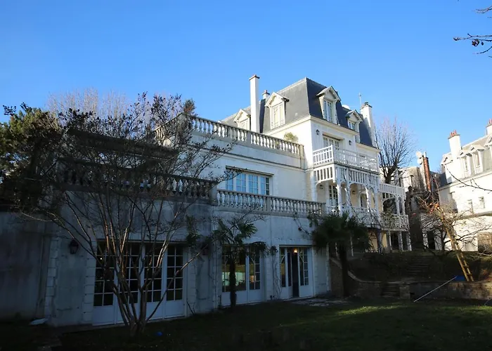 Ananda Huo Paris